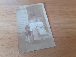 SCHWIIZER FRAU DAZUMAL - MUETTER mit CHINDER TRIO