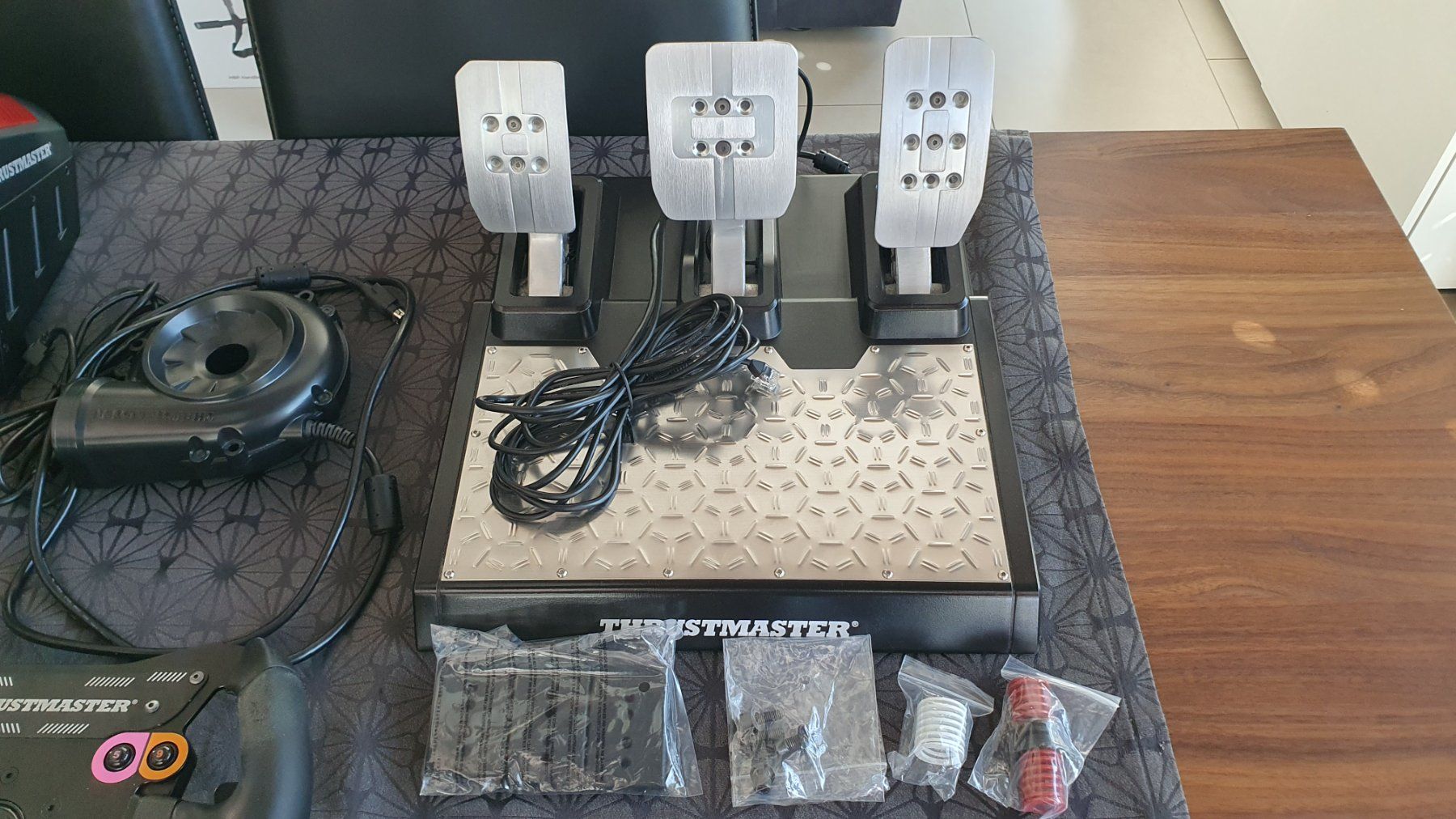 Controller: Thrustmaster TS-XW base + 2 volants + pédalier + shifter – Usato da Villiers venduto da Djobinne 5