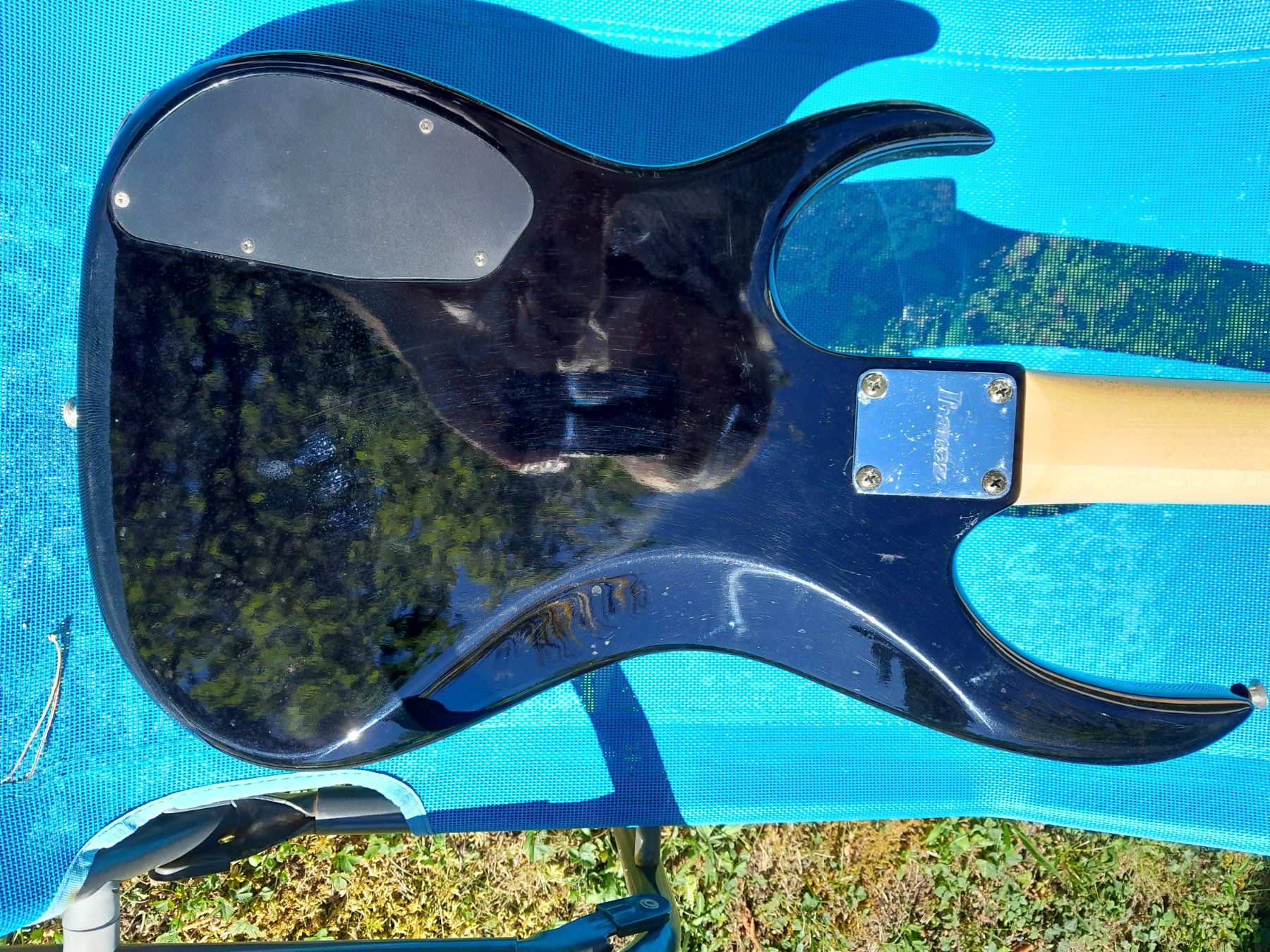 Ibanez Strumenti musicali: IBANEZ EXB 404 E-Bass schwarz – Difettoso da Vevey venduto da Aveelu 5