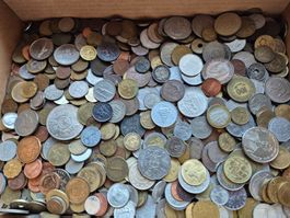 Grosse Sammlung mit 4.6 Kg. Münzen aus aller Welt