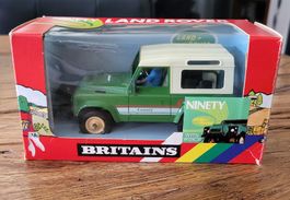 Ninety Land Rover Britains. Metall 9512