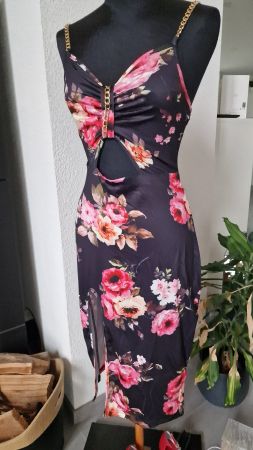 Sexy Kleid mit Rosen und Gehschlitz, NEU