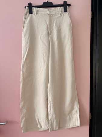 Pantaloni Bershka beige gamba larga 