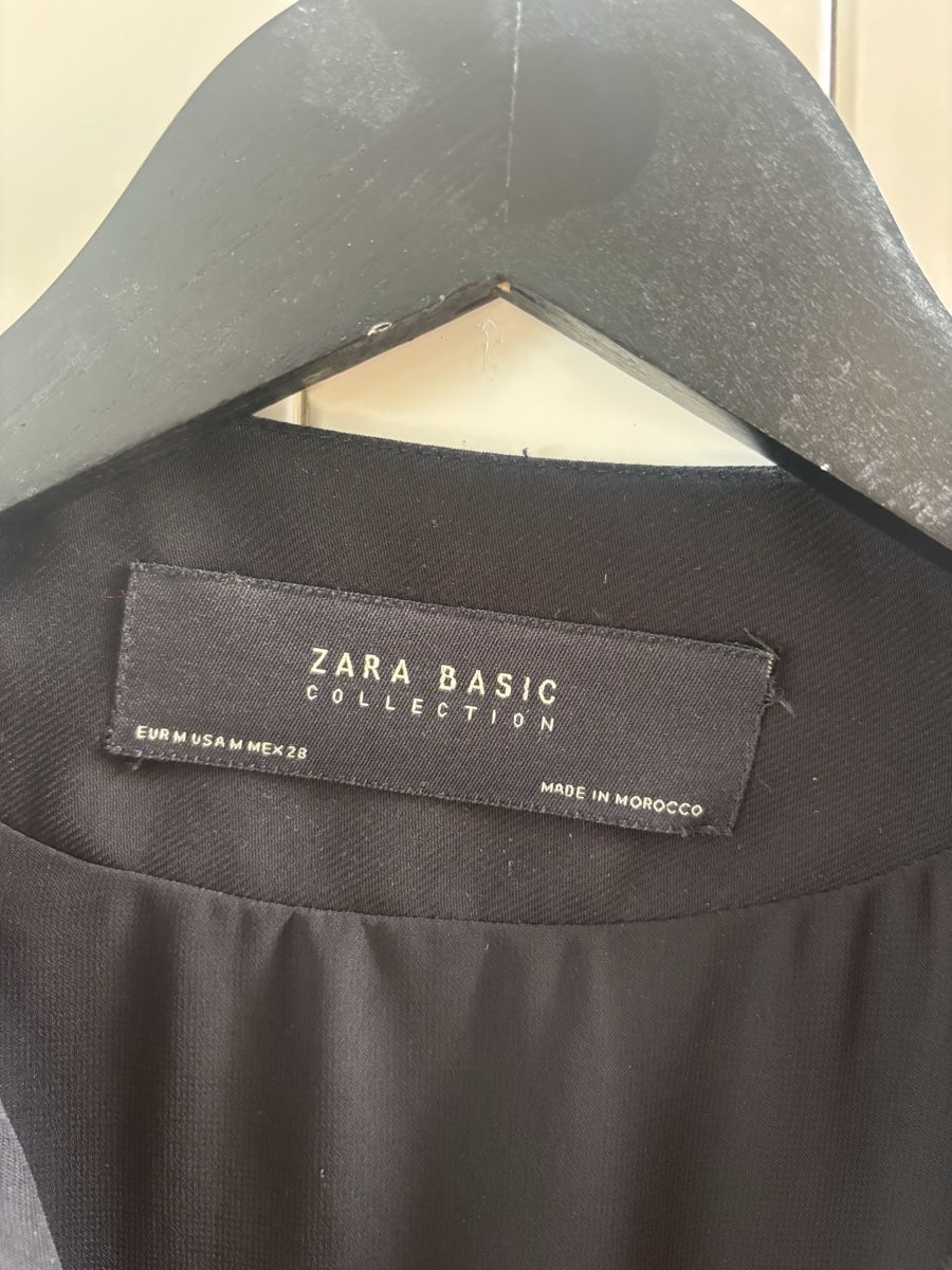Zara Giacche: Zara Basic Black Ruffle Bomber Jacket - Size M - Chic! – Nuovo e nell'imballaggio originale da Genève venduto da chl_zc89 2