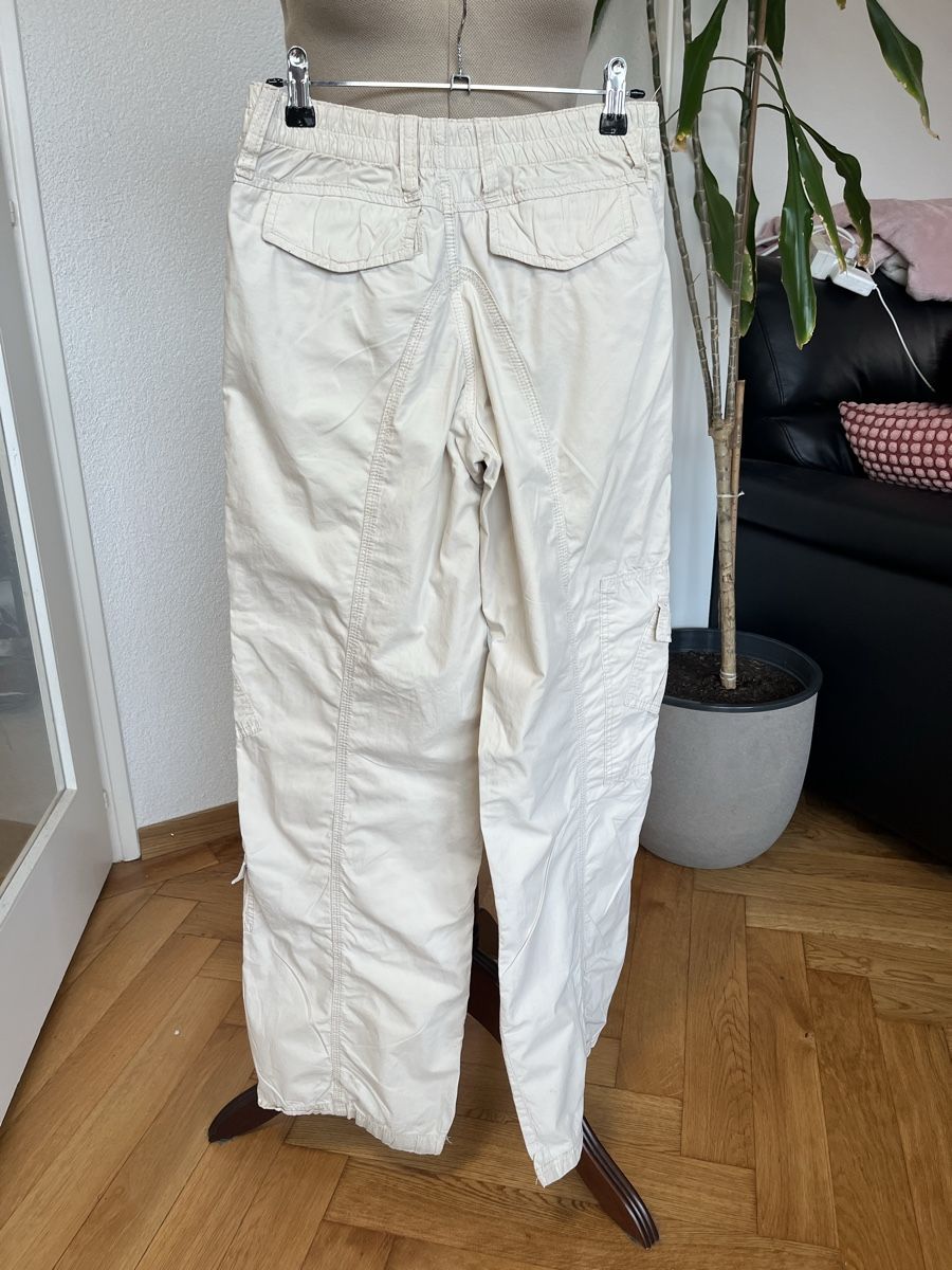Urban Outfitters Hosen: Low waist cargo trousers – Gebraucht aus Lausanne von Lillielillie 1