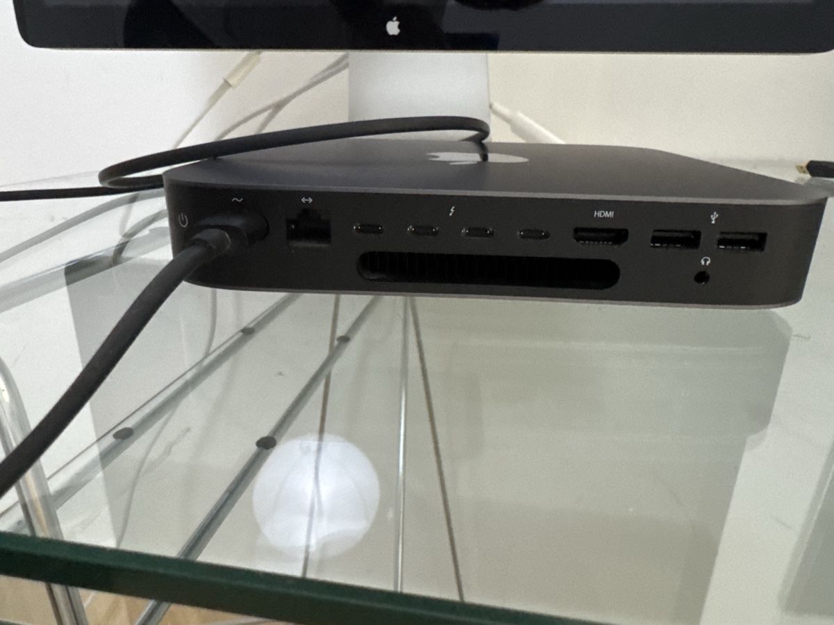 Apple PCs: Apple Mac mini 2018 3 GHz 6-Core Intel Core i5 – Gebraucht aus Basel von guy_2s28 2