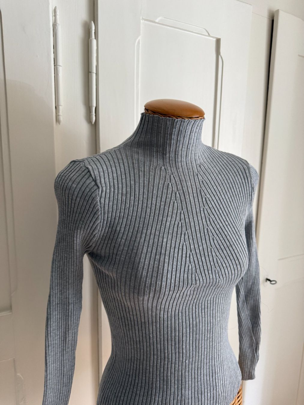 Pullover & Sweatshirts: Feinstrick Pullover hellgrau XS – Gebraucht aus Zürich von Diazaio 1