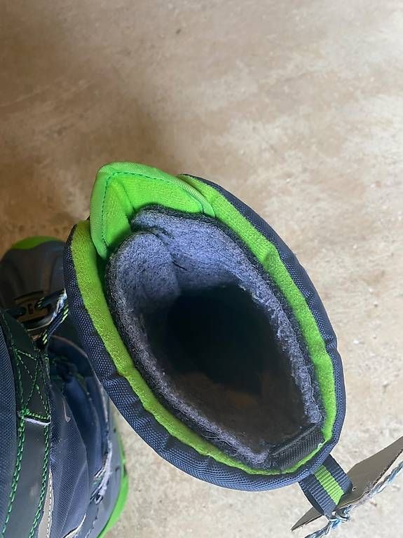 Herrenschuhe: Chaussure de Neige enfants taille 33 – Gebraucht aus Ardon von a_laroyale 1