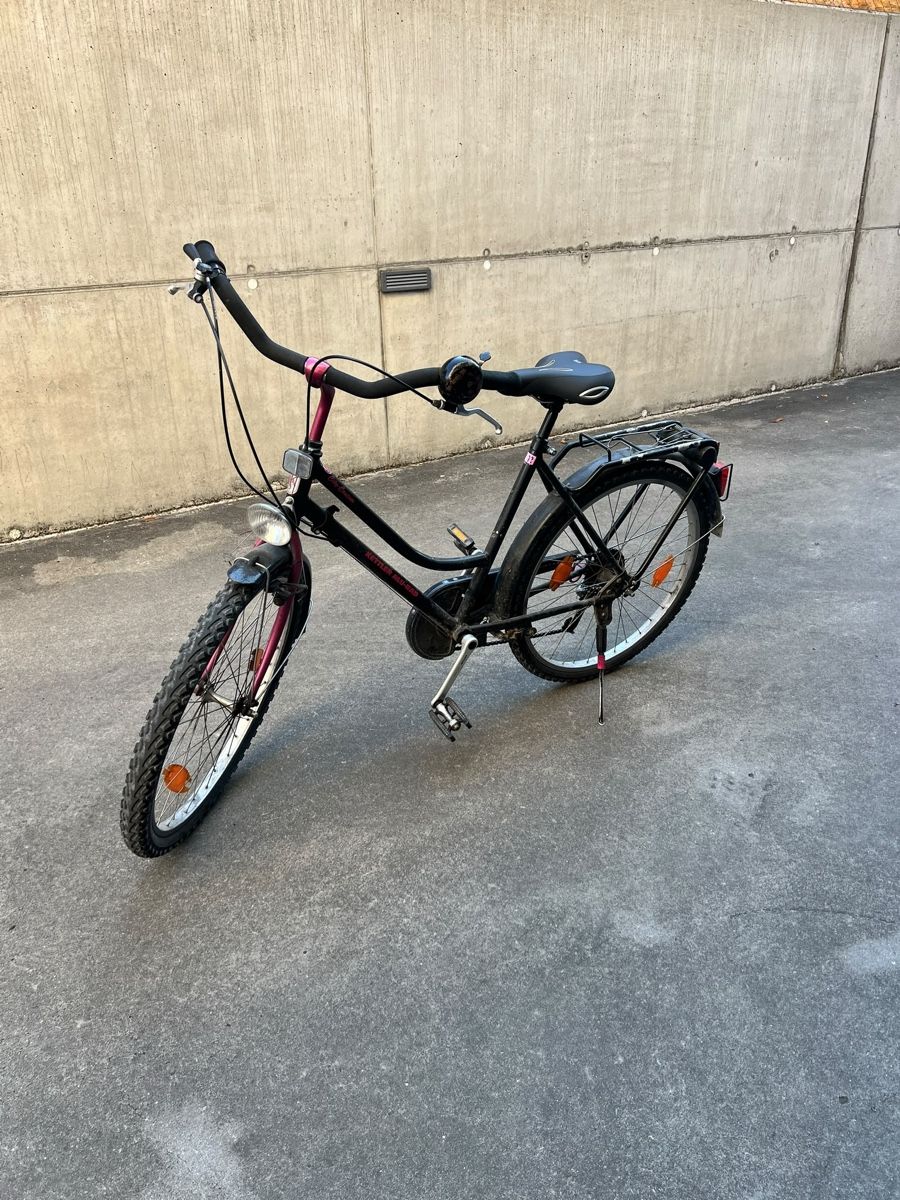 Biciclette: Damenvelo schwarz mit Gepäckträger – Usato da Diepoldsau venduto da bellepastell