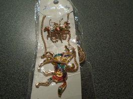 Kette und Ohrstecker goldfarbig, Pferd farbig