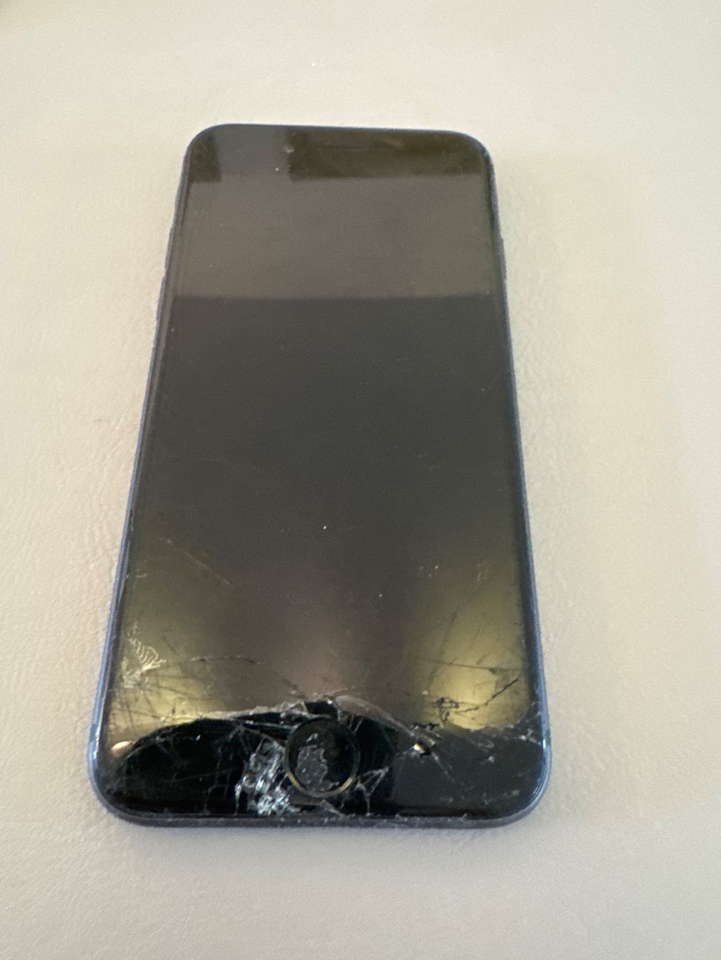 Apple Telefoni cellulari / Smartphones: iPhone 8 – Difettoso da Adliswil venduto da Busys