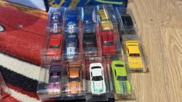 Lot  12 hot wheels
