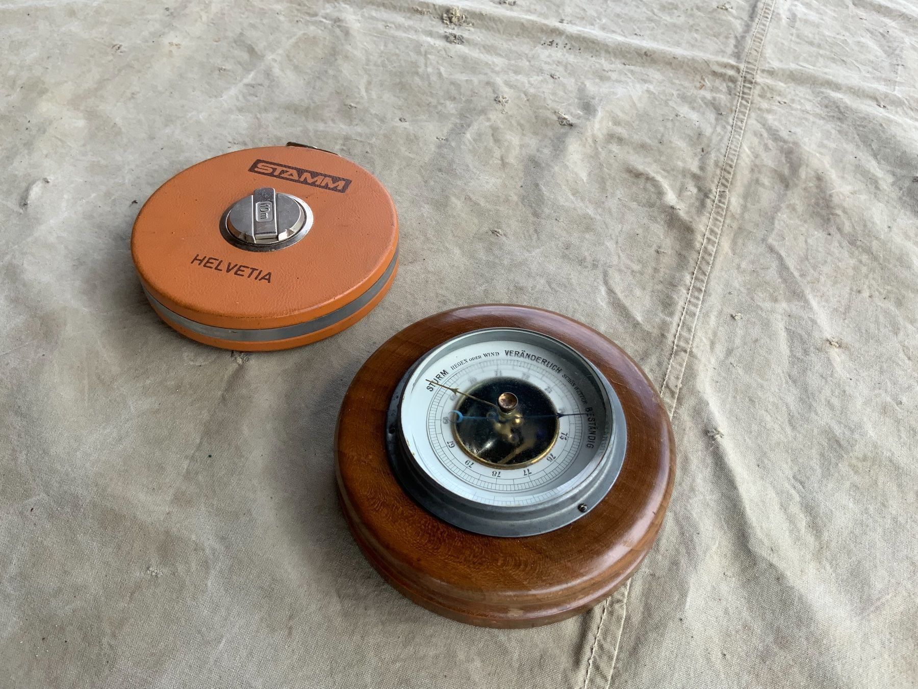 Altri elettrodomestici e apparecchi d’epoca: Barometer und Vintage Messband – Usato da Feldbach venduto da Olive1 1