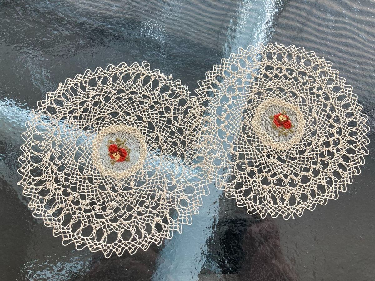 Altra biancheria da tavola: 2x filigrane Spitzendeckchen gestickt D 14cm, wunderschön! – Usato da Zürich venduto da kostbares