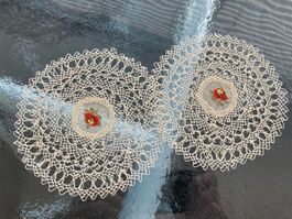 2x filigrane Spitzendeckchen gestickt D 14cm, wunderschön!
