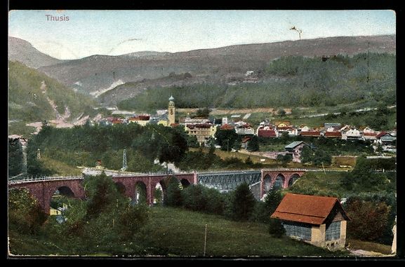 Cartoline postali: AK Thusis, Ortsansicht mit Eisenbahnbrücke – Usato da Berlin venduto da bartko-reher