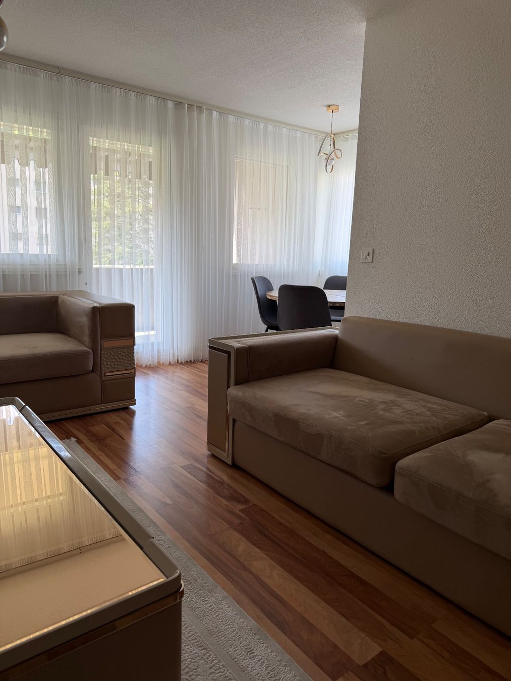 Sofas: Sofa + Tisch – D'occasion à Oftringen par sil_bzb9 3