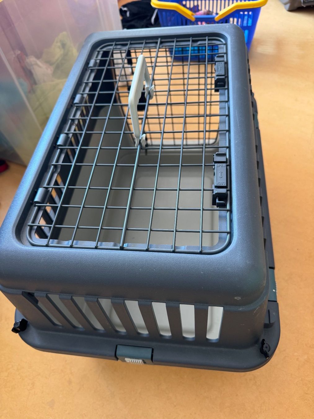 Gabbie, trasporto & Sicurezza: Hundereisebox fürs Auto – Nuovo (secondo la descrizione) da Rombach venduto da Juspola 2