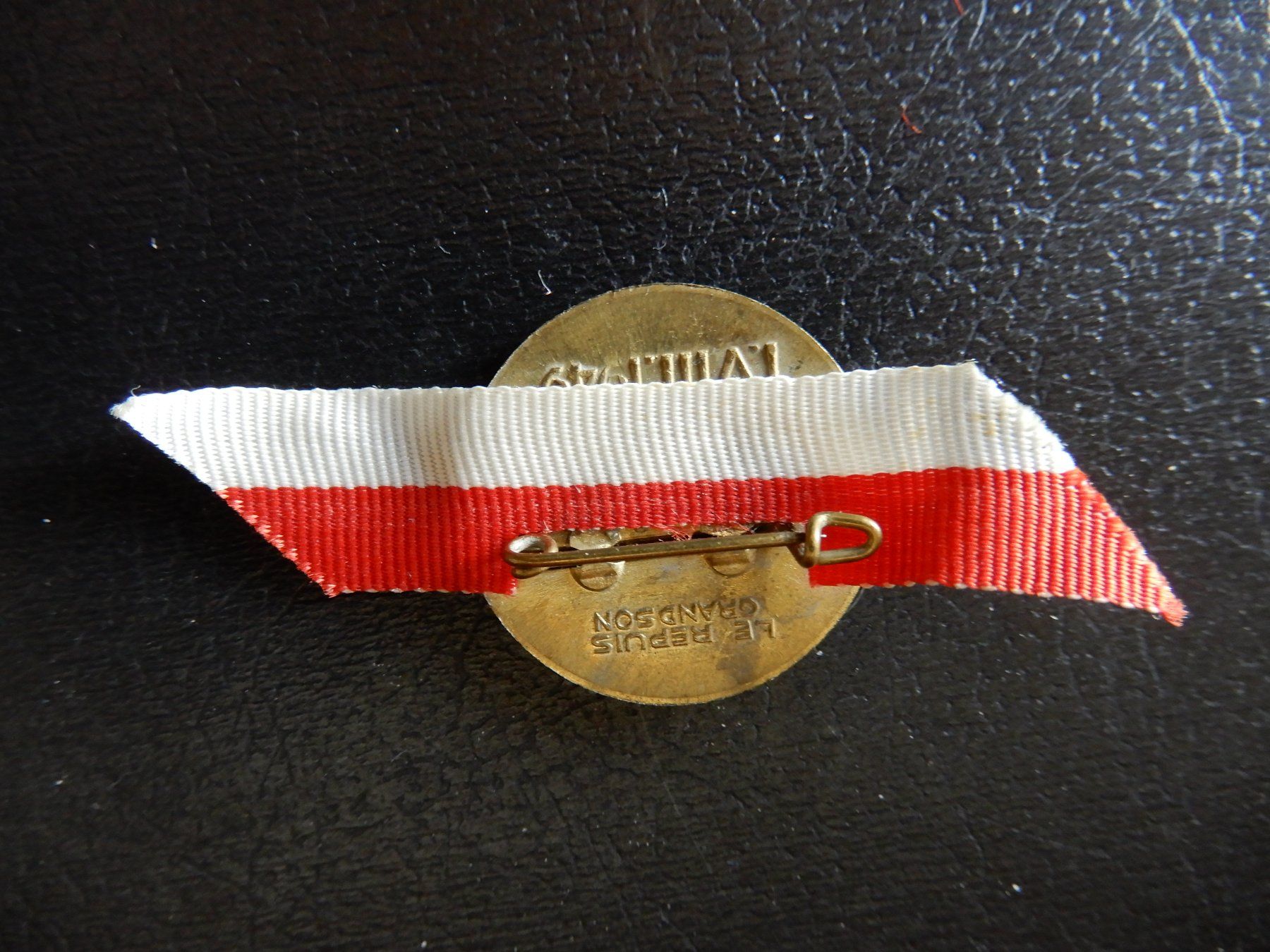 Swiss Plaketten & Abzeichen: 1. August Abzeichen 1949 – Gebraucht aus Senèdes von Framboise52 1