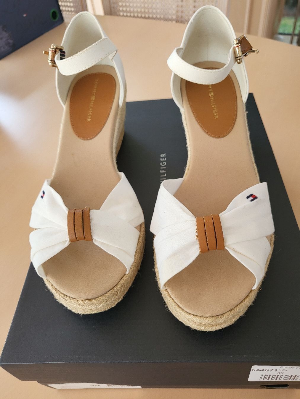 Tommy Hilfiger Scarpe da donna: Sandales compensées Tommy Hilfiger, blanches, été, taille 39 – Nuovo (secondo la descrizione) da Veyrier venduto da sfr_hr8d