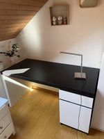 Schreibtisch