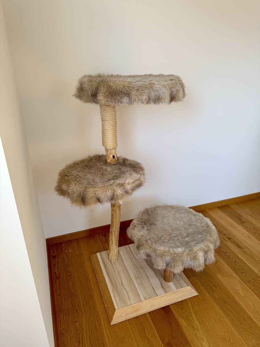 Tiragraffi: Arbre à chat design Ruben pièce unique – Usato da Fully venduto da Gaga1990 7