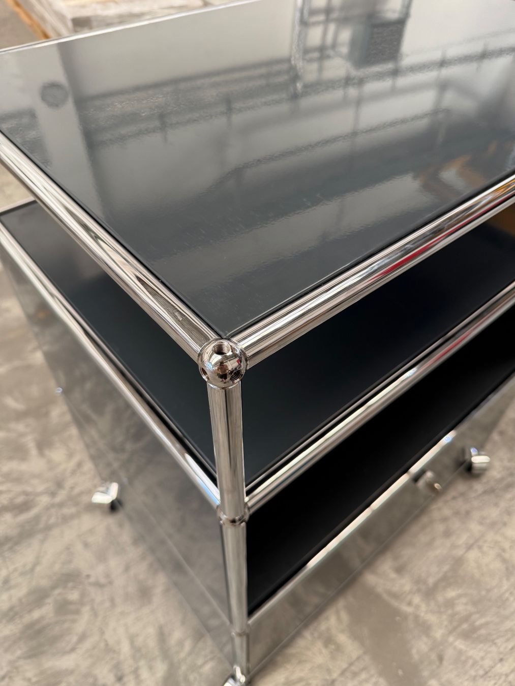 USM Étagères: USM Haller Sideboard Anthrazitgrau auf Rollen ab 1.CHF 001 – D'occasion à Balsthal par Designhaus.Schmitt 2