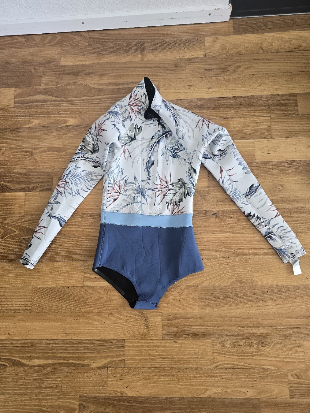 Rip Curl Costumi da bagno & Bikini: Neopren 1mm Badeanzug Grösse 8 – Usato da Zürich venduto da Henrimatisse