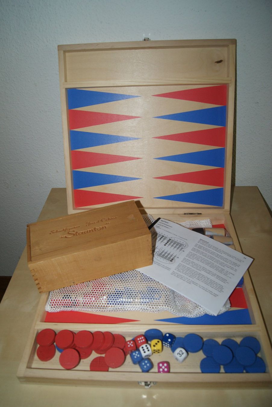 Giochi: Schachbrett-Box mit Staunton Figuren / Plus – Usato da Zürich venduto da Widi1 6