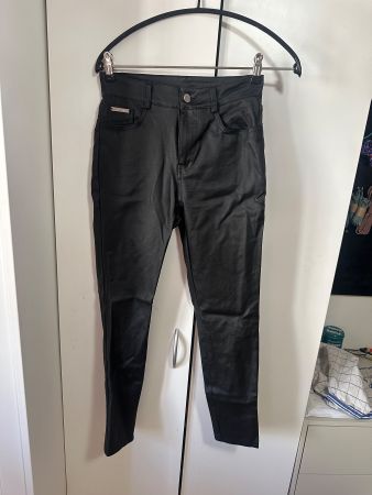 Hosen schwarz Grösse M Kunstleder Neuwertig