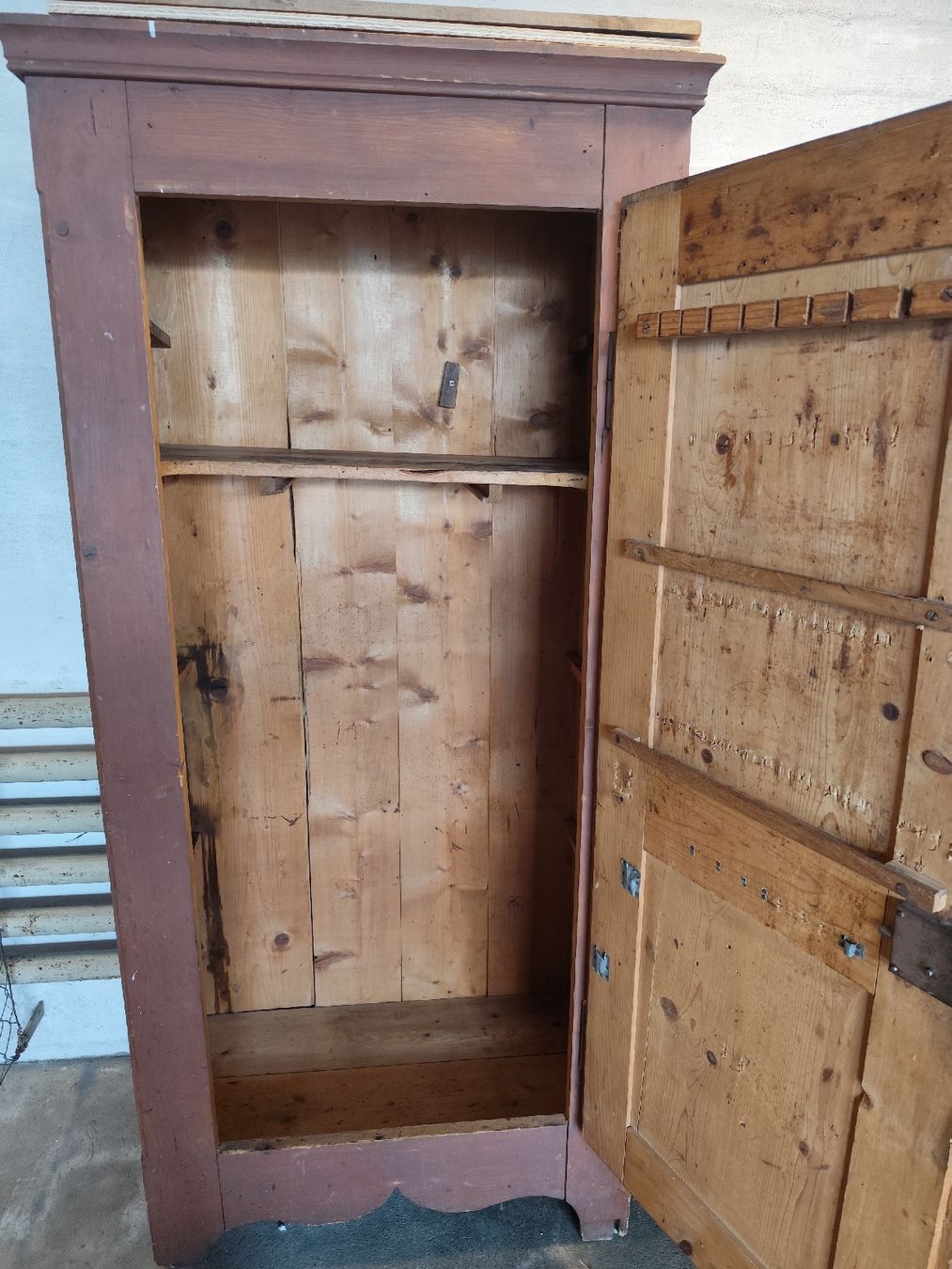 Schränke: Antiker Holzschrank – Gebraucht aus Zofingen von Schmetterling 1