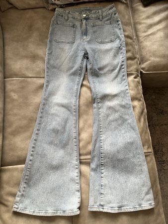 Trendige Schlaghose Jeans in hellblau, Grösse M-L