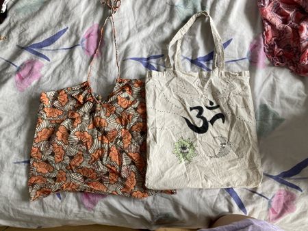 Top à motif floral avec sac Om, bon état
