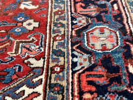 Charaktervoller antiker Heriz-Teppich aus Persien 268 x 198