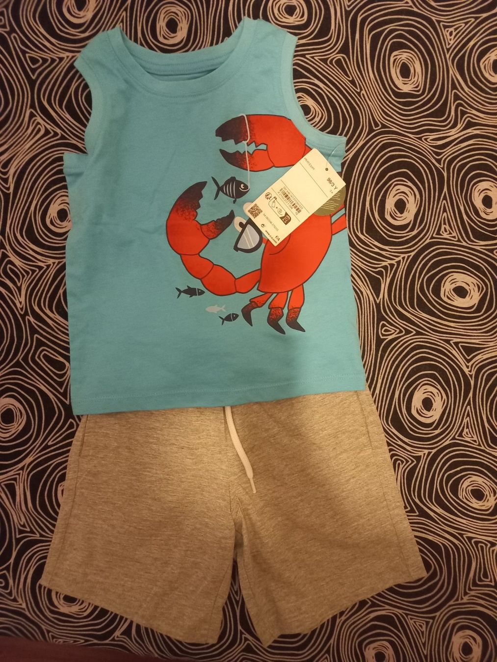 C&A Hemden, T-Shirts & Polos: Set top und Sweatshort 2 Teilen – Neu und originalverpackt aus Basel von zaa_7ft5 2