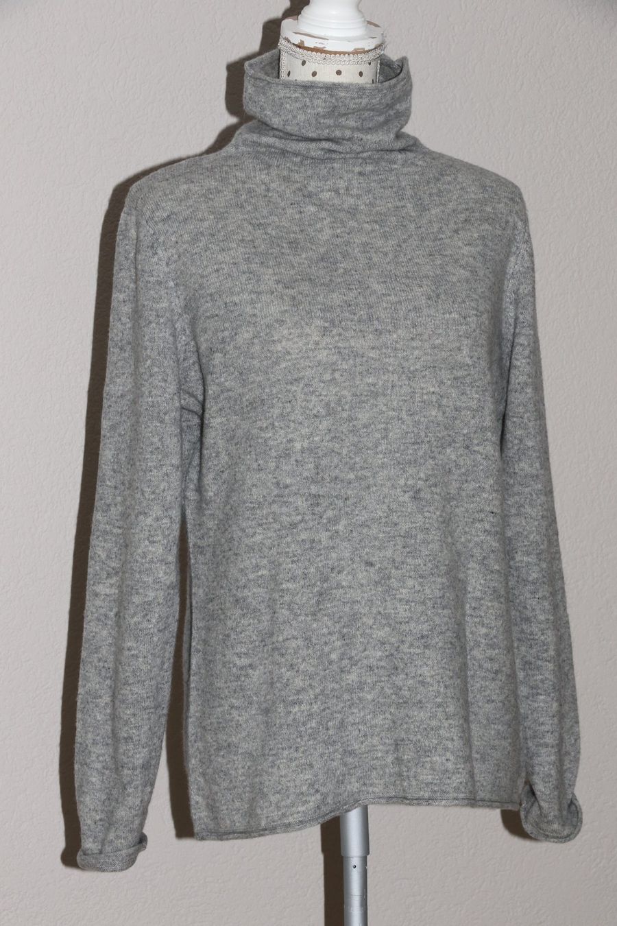 Pullover & Sweatshirts: Neuer stylischer Wollpullover M-L – Neu (gemäss Beschreibung) aus Oberwil-Lieli von Svetlana28 1