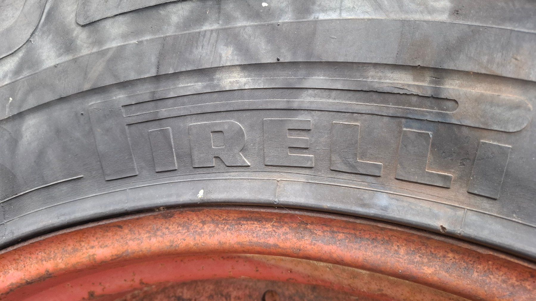 Pirelli Pneumatici & Ruote complete: Pneu Zwillingsrad 18.4-38 – Usato da Lütisburg venduto da erle1 4