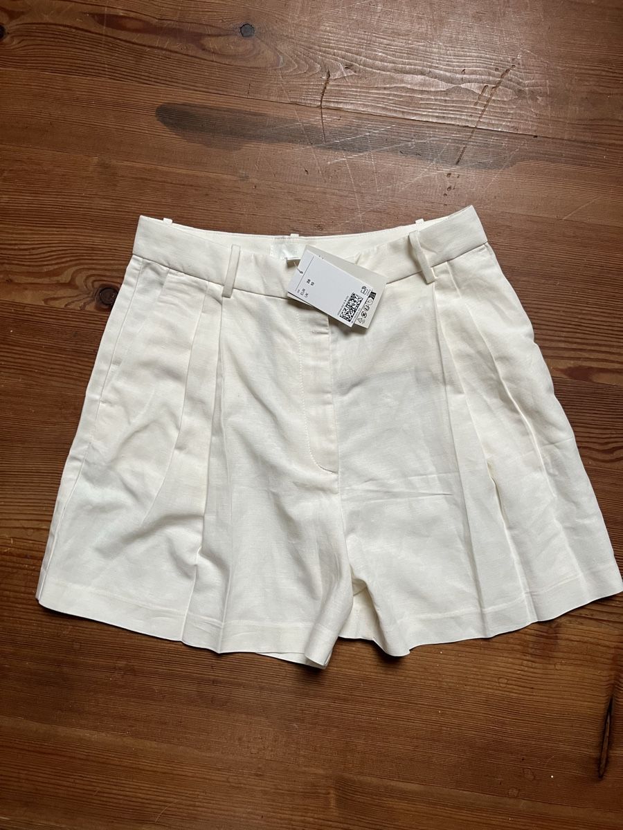 H&M Pantaloni: H&M shorts with tag – Nuovo e nell'imballaggio originale da Cevio venduto da alb_l8vk