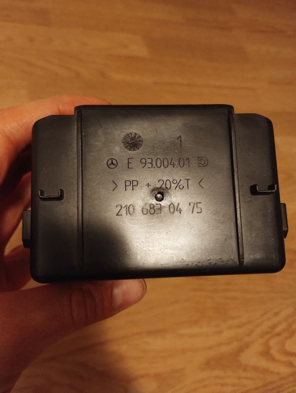 Mercedes-Benz Tutti pezzi di ricambio auto: Aschenbecher / Abfallkorb MB E-Klasse W210, A210 683 04 75 – Usato da Muotathal venduto da geo_hc8f 2