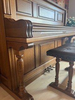 Musikinstrumente: Piano Rippen, Modell "largo", Eiche rustikal massiv – Gebraucht aus Schönenberg ZH von Bosh