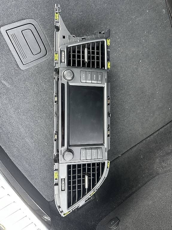Tutti pezzi di ricambio auto: Seat/Cupra Leon Display MIB 2 mit Klimaschacht – Usato da Winterthur venduto da loki12345