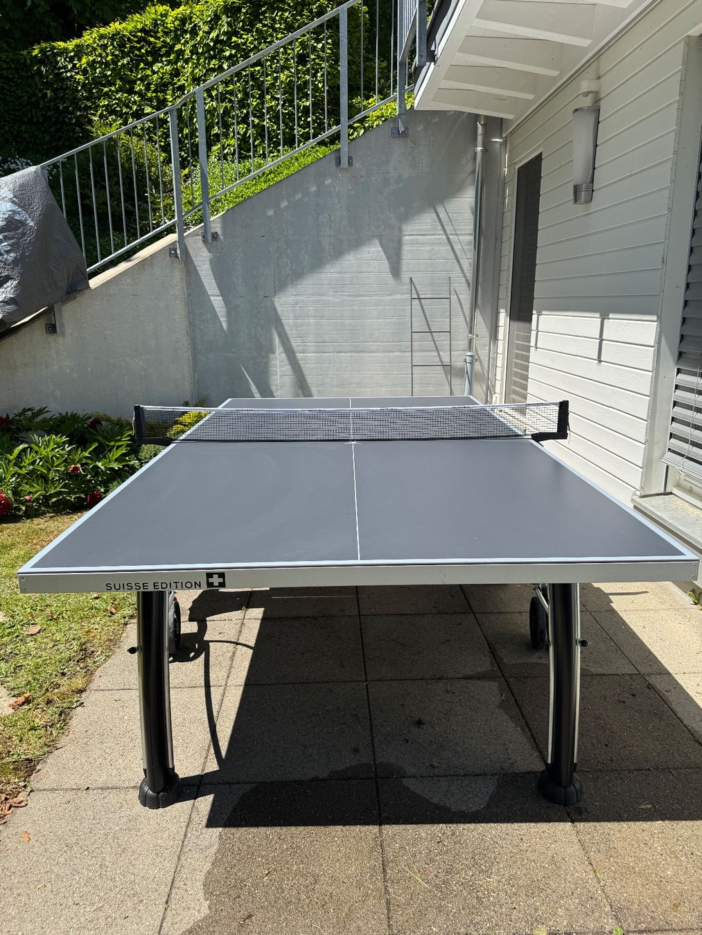 Cornilleau Tennis da tavolo: Table SUISSE EDITION CROSSOVER OUTDOOR – Usato da La Chaux-de-Fonds venduto da slishwardrobe 1