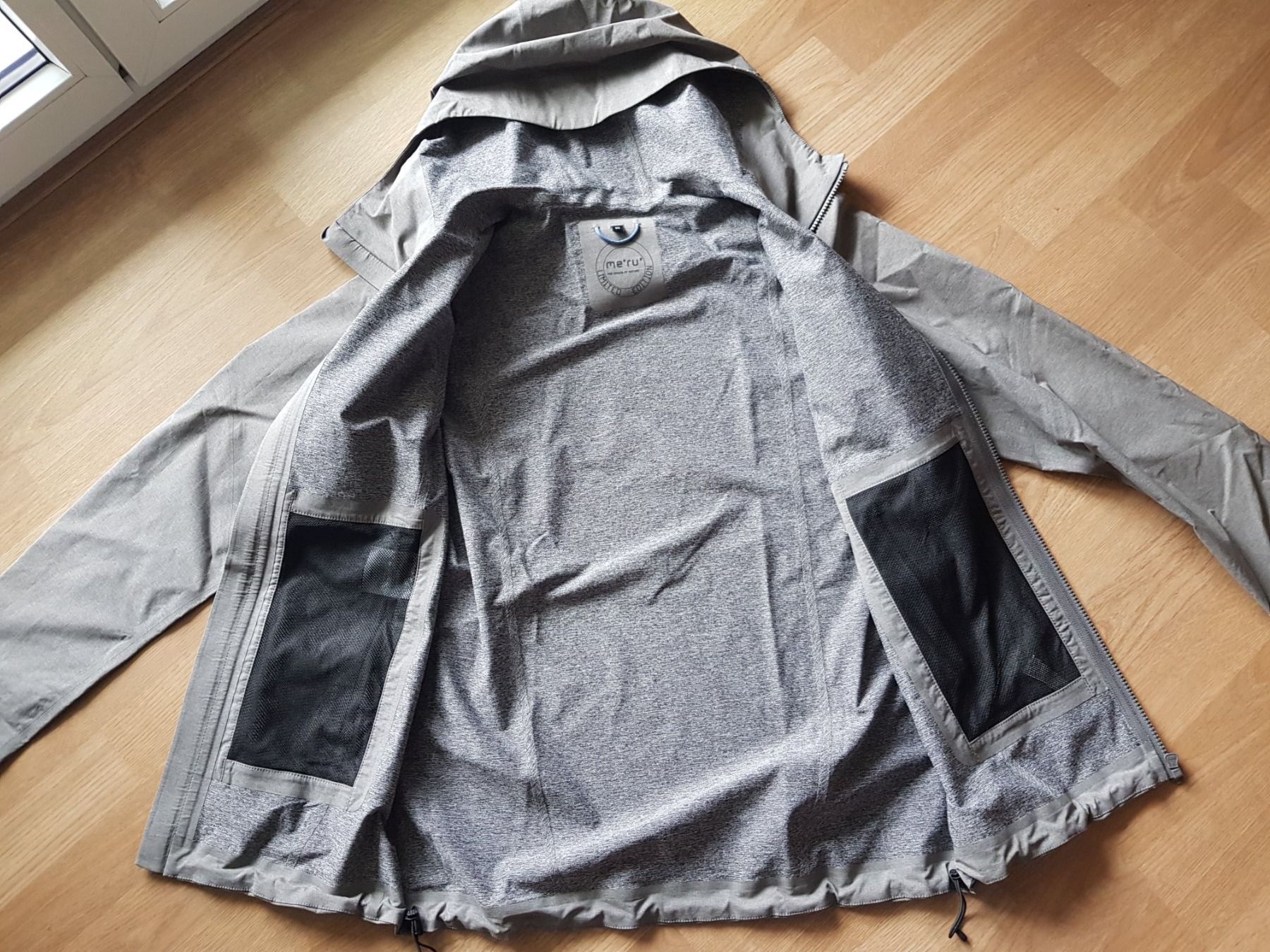 Meru Giacche: Jacke MERU Gr.M grau – Usato da Merligen venduto da muss_haben 2