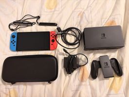 Nintendo Switch OLED mit Schutzhülle