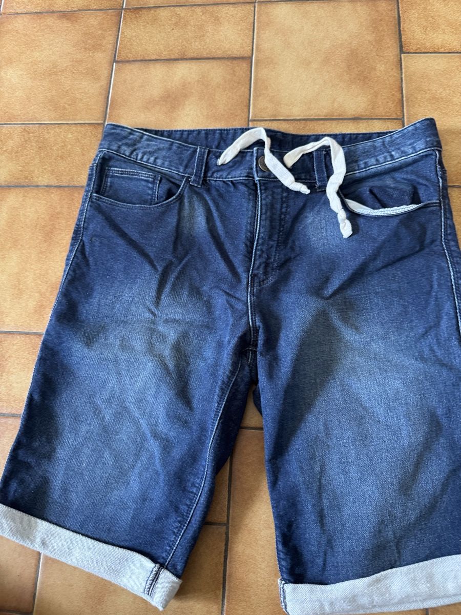 Jeans: Short Kiabi en jean, taille 40 Doryan – Neu (gemäss Beschreibung) aus Veyrier von kimedovapa