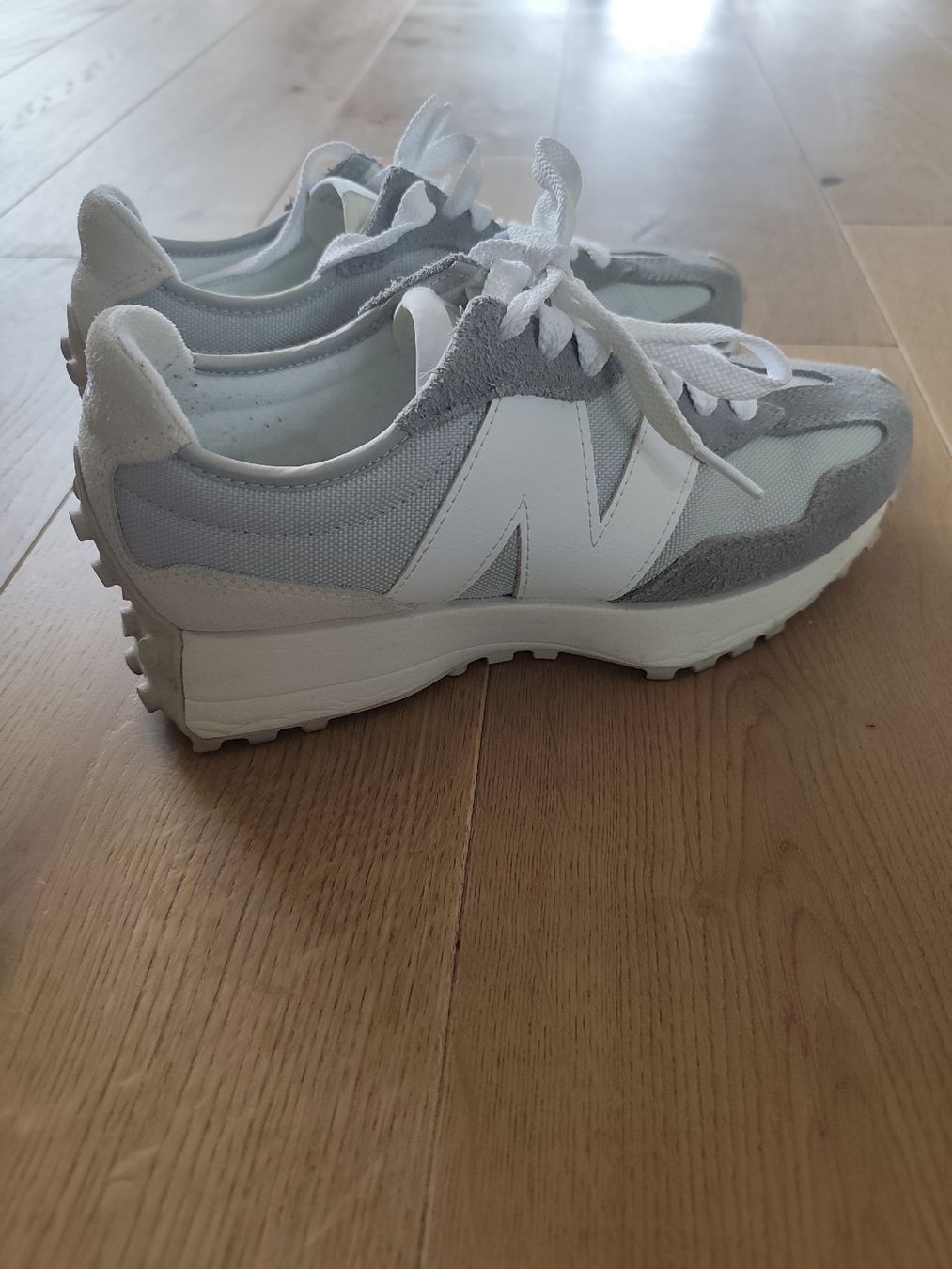 New Balance Scarpe da donna: New Balance Sneaker, Grau/Weiss, Grösse 40.5 – Usato da Muri b. Bern venduto da Vuissens 1