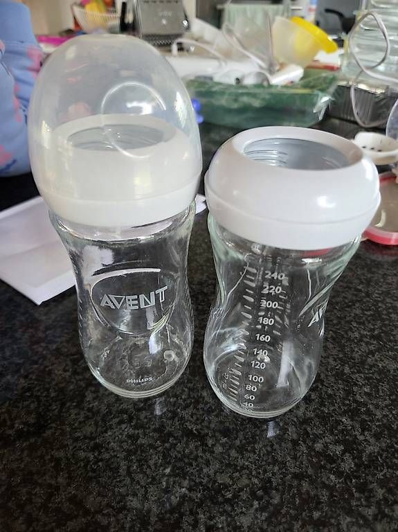 Repas pour bébés: 2 biberons Avent – D'occasion à Yens par flo214