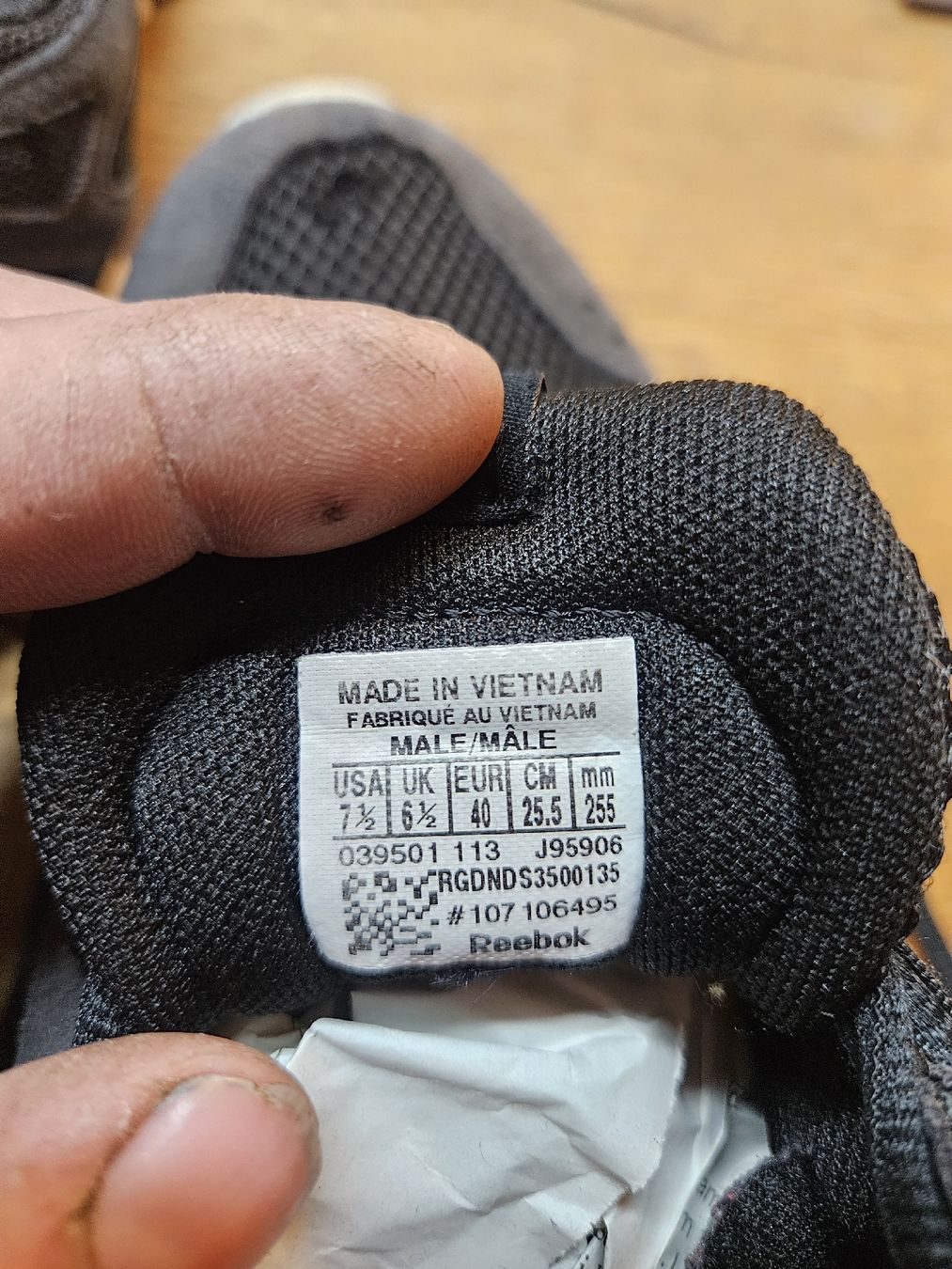 Reebok Scarpe da uomo: Reebok Laufschuhe Grau Grösse 40 – Usato da Rorschach venduto da TimelessTrading 2