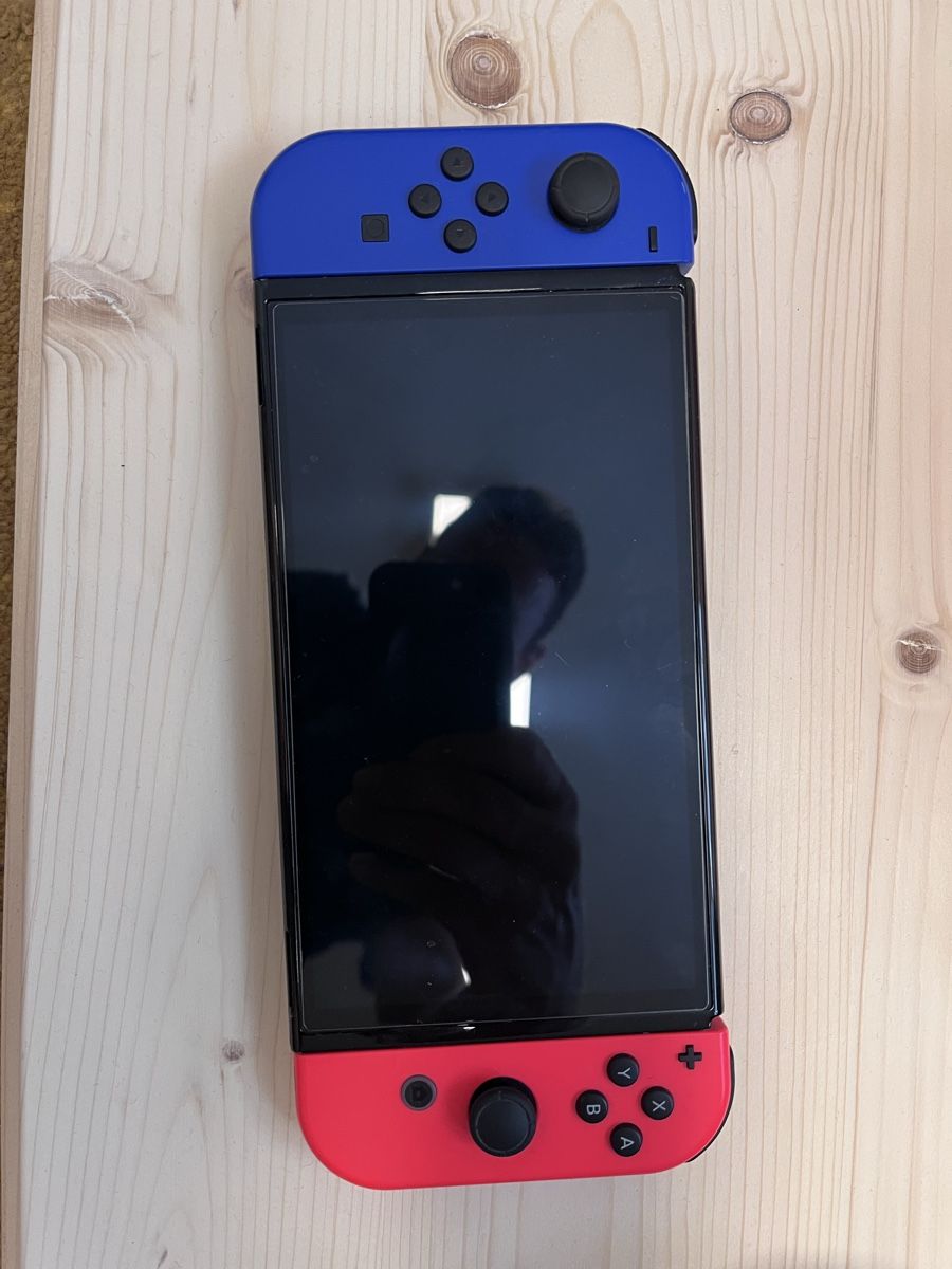 Nintendo Consoles: Nintendo Switch Oled mit 5 Spielen und 4 Controllern – D'occasion à Baden par Schlagwein 4