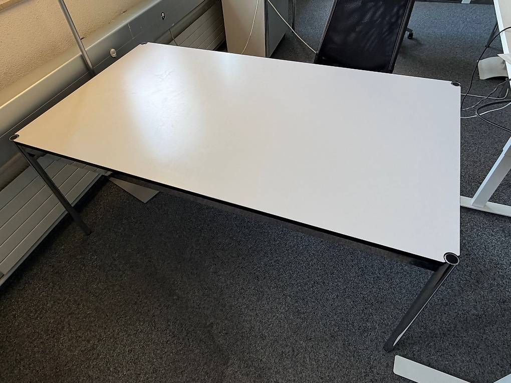 USM Scrivanie: USM Haller Tisch – Usato da Zürich venduto da hanswieheirii